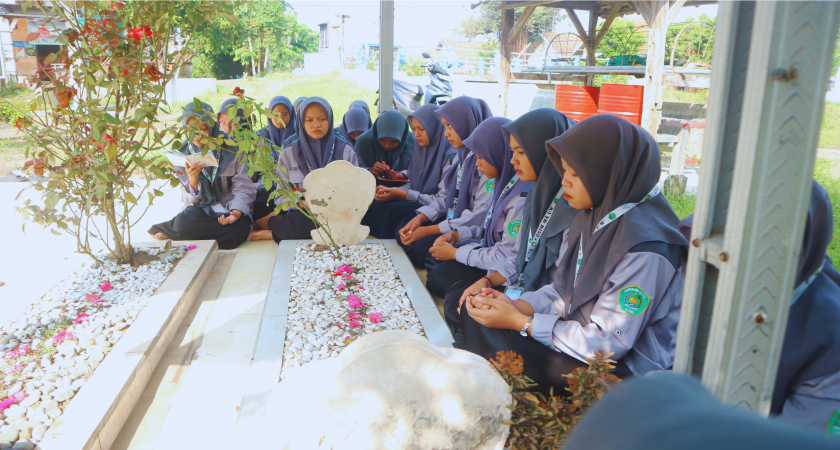 MA UW Gelar Ziarah Makam Pendiri dalam Rangka Milad ke-43