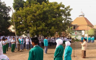 Sinergi MI, MTs, dan MA Al Urwatul Wutsqo Sukseskan Upacara HUT RI Ke-81, Pembina Upacara Beri Apresiasi Setinggi-tingginya